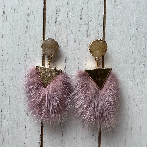 Elegant Dusty Pink Feather Dangle Earrings - Boho Chic Stylish Earrings - Picture 15 of 15